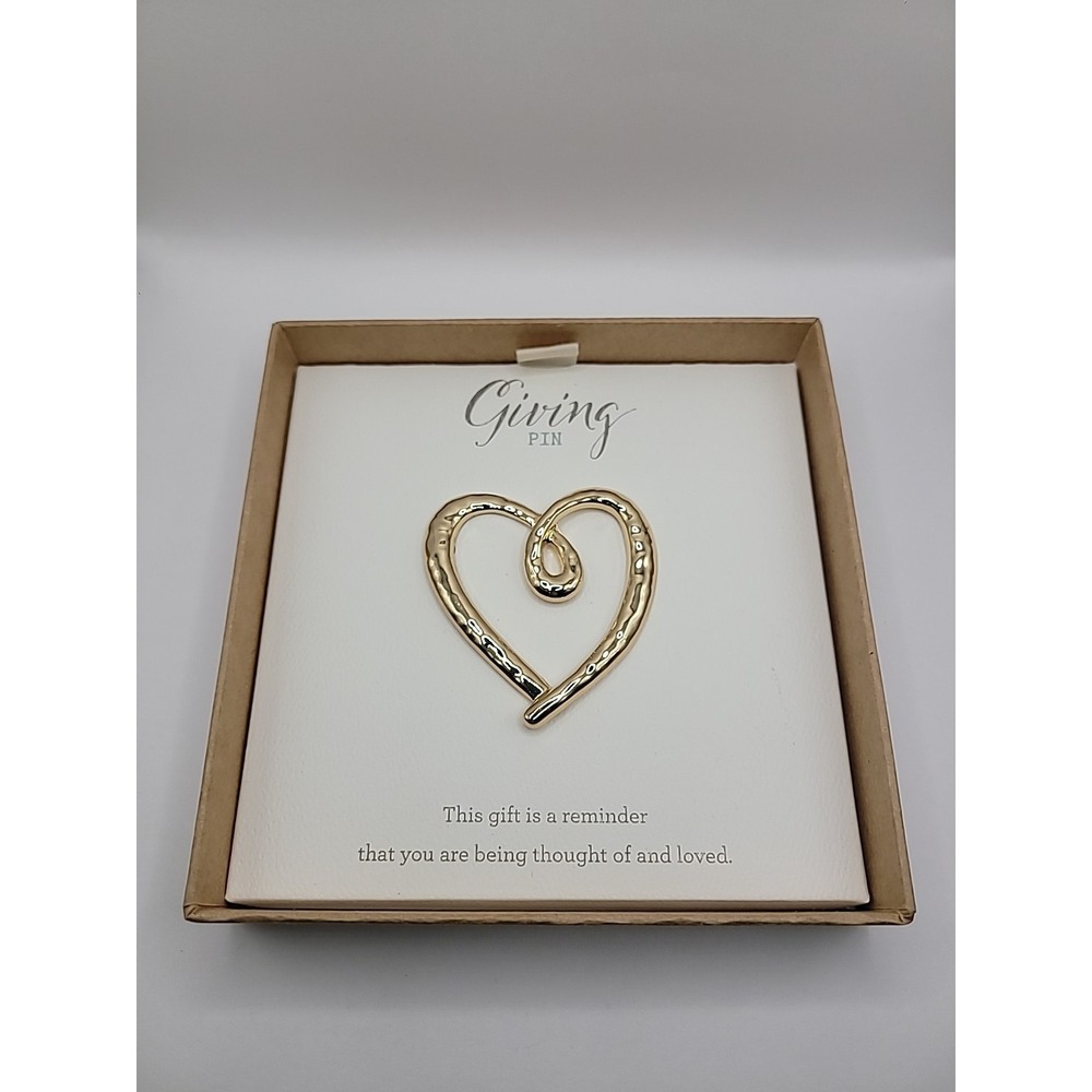 Vintage Giving Pin Gold Tone Open Heart‎ Brooch Lapel Pin on Original Gift Card